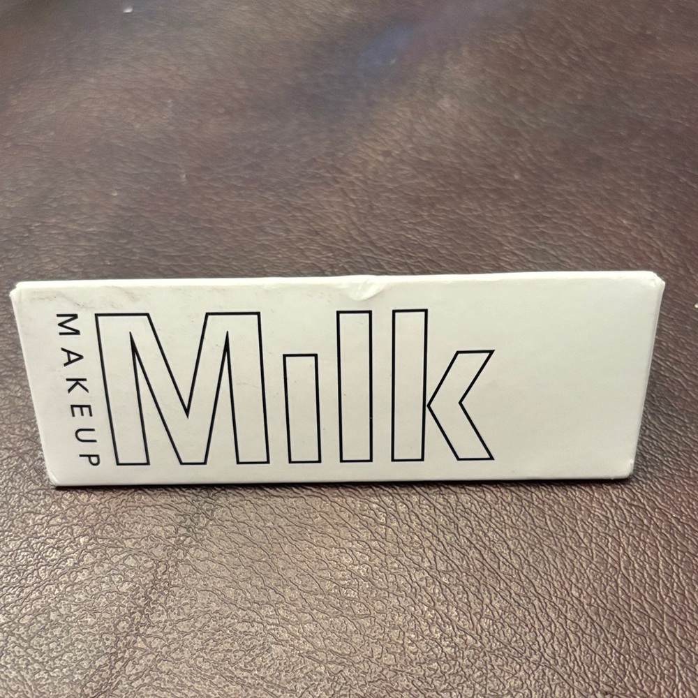 Milk Makeup kush fiber brow gel in Dutch